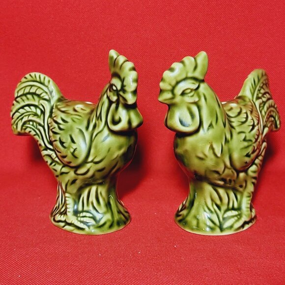 Vintage Green Rooster Salt and Pepper Shakers - Picture 1 of 11